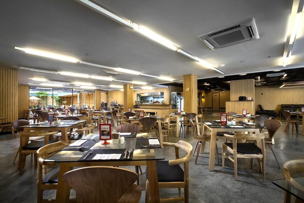 Galleria 12 Sukhumvit Bangkok By Compass Hospitality Екстериор снимка