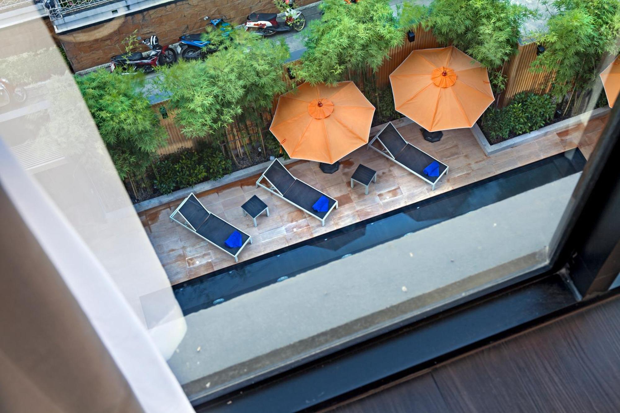 Galleria 12 Sukhumvit Bangkok By Compass Hospitality Екстериор снимка