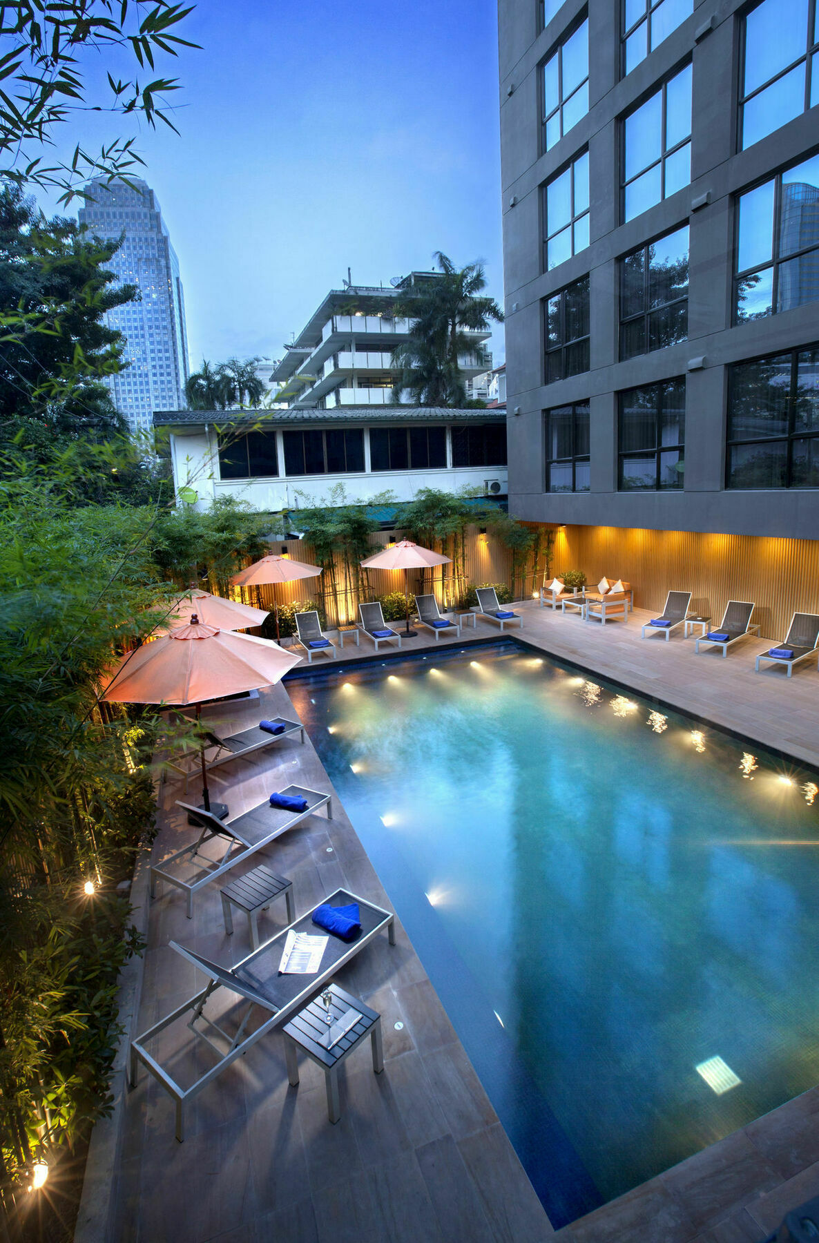 Galleria 12 Sukhumvit Bangkok By Compass Hospitality Екстериор снимка