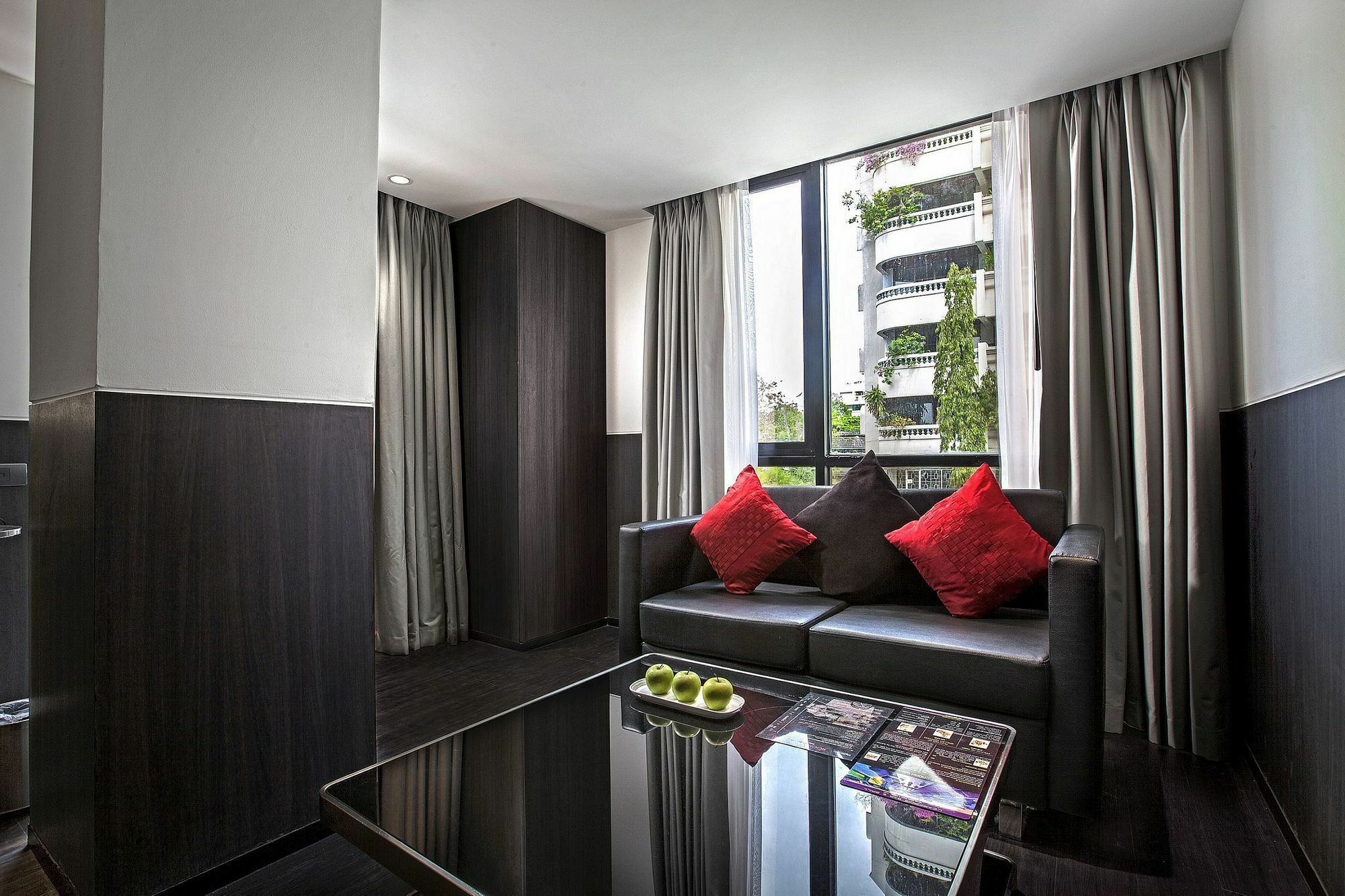 Galleria 12 Sukhumvit Bangkok By Compass Hospitality Екстериор снимка